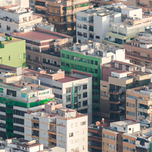 מבט אווירי של נוף עירוני עם מרפסות ירוקות וגגות